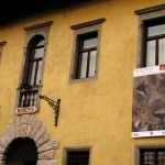 Palazzo Frangipane con il mega poster della mostra di Tarcento
